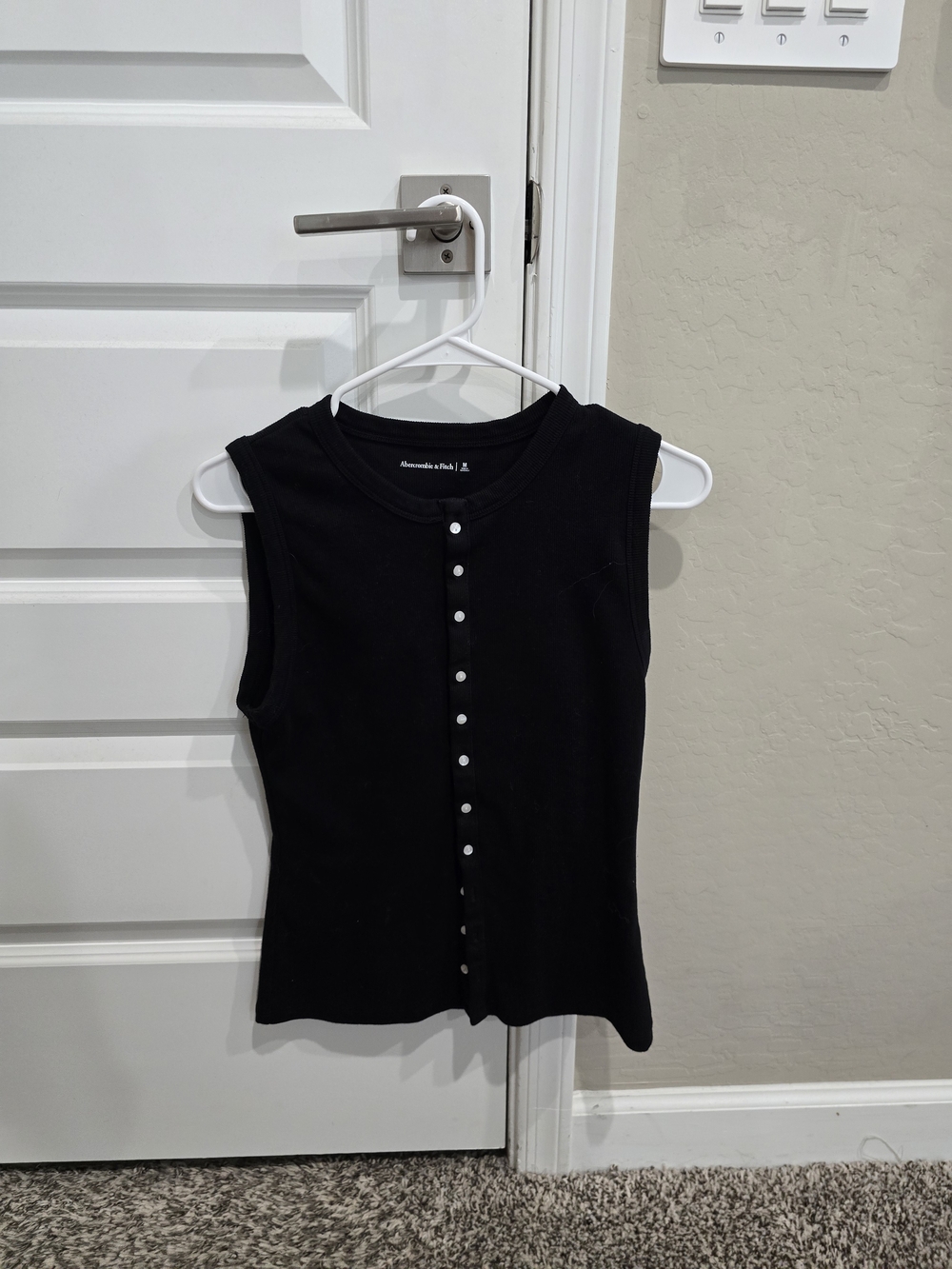 Abercrombie & Fitch Black Sleeveless Button-Front Tank